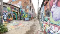 Art Alley Attic – Spacious Loft Near Breweries, Distilleries, Bars in Crossroads