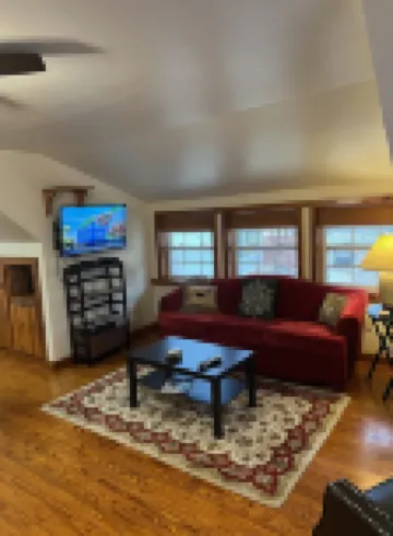 Treehouse: Romantic Hideaway on Private Lake