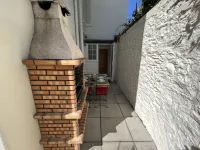 Luxury 3 bed apartment a few minutes walk from beach, harbour and town!