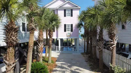 ☆Oceanfront Serenity☆ Private Pool & Beach Walkway Отели в г. Серфсайд Бич