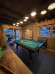 *Exceptional Offer*Chalet  / Lake/ South Facing / Ski Slopes / Jacuzzi, Sauna