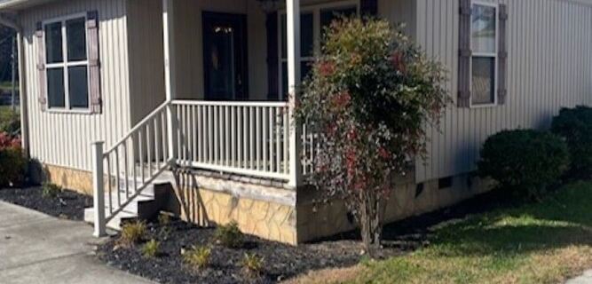 Lakefront Cabin in quiet cove. No steps to private boat slip. Pet friendly. Hotels in Campbell County