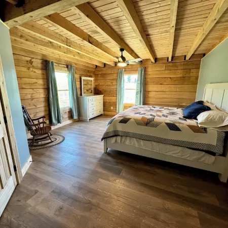 Authentic Hemlock Log Cabin 4 Bedroom Ski Chalet On Lake And Next To Ski Slopes Отели в г. Такер