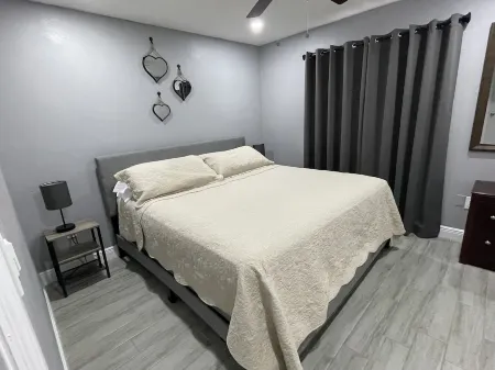 The perfect place very close to downtown and beaches! PETS ARE WELCOME!!