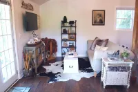 Bluebird Cottage in the Heart of Historic Downtown Franklin