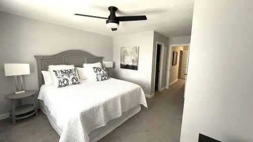 Athen Condo 1 mile to stadium and downtown!