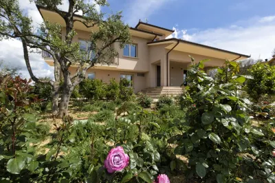 Accommodation Spaccasole 1 on Cortona Fattoria Santa Vittoria附近的飯店