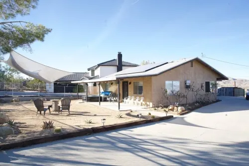 Hill top view stay- 9 mins from JTNP! Hottub-Game room-Firepit-Cowboy pool