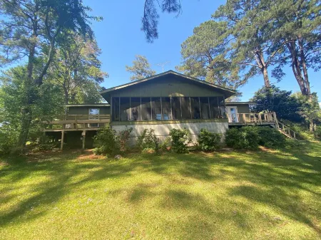 Cactus Cove Retreat on Toledo Bend - Private Beach! Отели в г. Сабин Пэриш