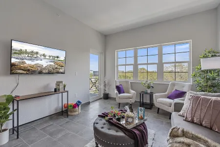 Luxe Getaway! 2 Mins from Downtown Sarasota , 7 Mins from Airport/Lido Beach!