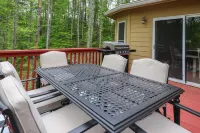 Owl’s Nest Treetop Oasis - 25 to Avl, 25 to Hatley Pointe Ski Resort