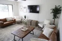 5BR Serene Retreat Near CLE - Dogs Welcome Airport