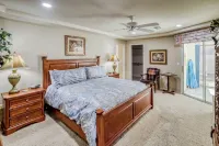 Game room, Kids wing, Dog Friendly, Heated Pool, 25ft Boat Parking.