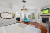 Tranquil Retreat at Ocotillo, 4Bd, 2.5BA, Huge Pool with Heater, and Pool Table. Hotels near Chandler Gilbert Community College - Pecos Campus