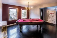 Poconos Spacious 6-bedroom house in marvelous Blakeslee with Pool & Gamerooms