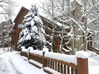 Park City Timber Wolf Chalet - 5 min walk to Cabriolet & 1 min to town shuttle!