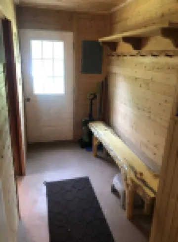 Cabin close to trails. Excellent location.