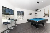 Cheerful 3-bedroom villa with heater pool.