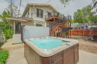 Boutique Downtown Oasis: Hot Tub + Views + 5 min from Everything!