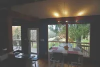 Sweet and spacious mountain view home w/fireplace!