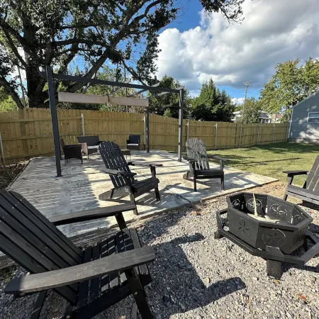 Hot Tub • Downtown Mena 3Br Family Home Отели в г. Мена