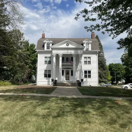 Historic home near lake, parks, shopping and BVU!  Perfect for the holidays!