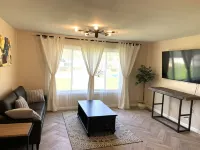 Comfy house - Centrally located Hotels in Rochester Hills