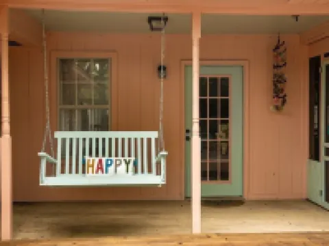 Charming cottage near beach: Fenced Yard, Firepit, Pets OK, King Bed - Sleeps 8 長灘酒店