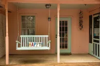 Charming cottage near beach: Fenced Yard, Firepit, Pets OK, King Bed - Sleeps 8