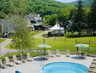 SKI-IN, SKI-OUT! LIFT and MT. VIEWS UNBEATABLE LOCATION for ALL SEASONS! Unit 2