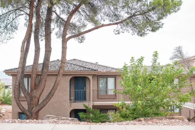 View, Pets OK, Pool, Hot Tub, Pickleball, Tennis, Basketball, Hike/Bike Trails