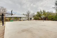 Smoky Hill Ranch, 8 Acres, 2 Homes, Events, Sport Court, Fishing, & Fire Pits