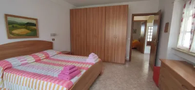 Villa Raggio di Sole is  a villa in  Porto Ceresio, Italy, on Lake Lugano Arcisate附近的飯店