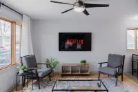 Comfortable 4 bedroom - 1 block from NDSU & minutes to Downtown Fargo!