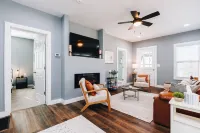 Mid Century 1/4 mile to Downtown Main Street - breweries, coffee, dining, shops