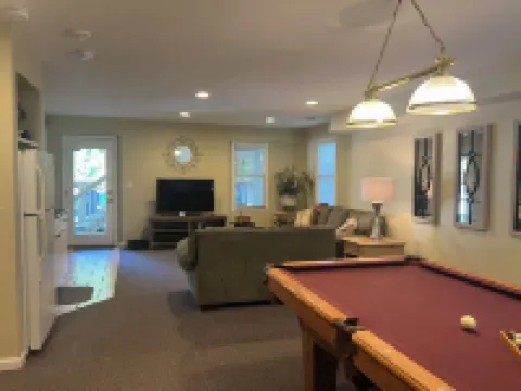Heart of Duck!!  Heated Pool, Hot Tub, Golf Cart 杜克酒店