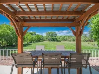 Riverfront Ranch, Near Wine Tasting & Sedona Hotels in Cottonwood
