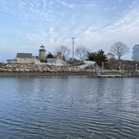 Cozy Cottage in Snug Harbor, minutes to the beach (pet friendly)