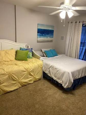 Close to Lake of the Ozarks Shootout. Free Boat Slip. Centrally Located