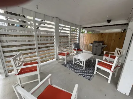 Swept Away Two- Great Family Beach House Отели в г. Килл-Девил-Хилс