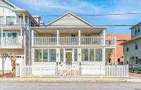 NEW LISTING! 15th St Beach Retreat Entire Home - 5 bed/4 bath Waterfront Hotel in zona Jolly Roger at the Pier