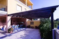 Appartamento La Fonte San Pasquale Porto Pollo 주변 호텔