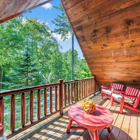 Lured Away3-bedroom cabin in delightful Oakland with AC, WiFi