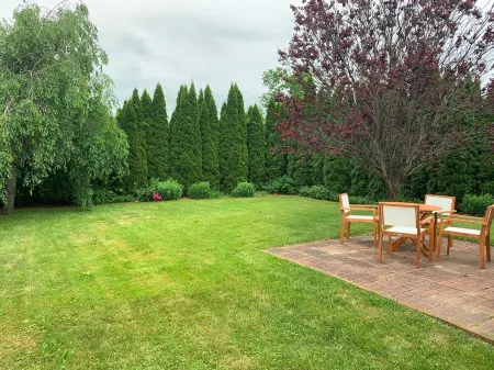 Lux Bungalow on Gorgeous Lake. Relax. Explore nearby towns. Ski. Kayak. Hike.