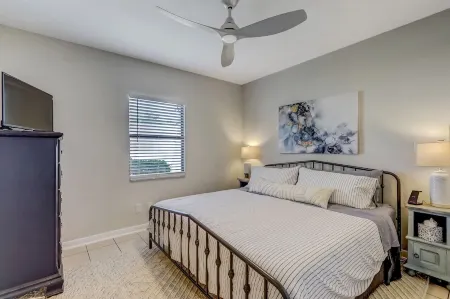 Adorable cottage central to everything