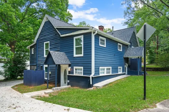 724B · The Blue Bungalow- Minutes to Downtown & Airport!