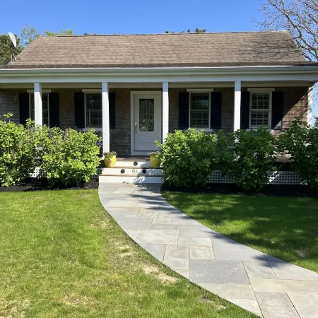 WALK TO VILLAGE LOCATION, NEW POOL, FAMILY COMPOUND!
