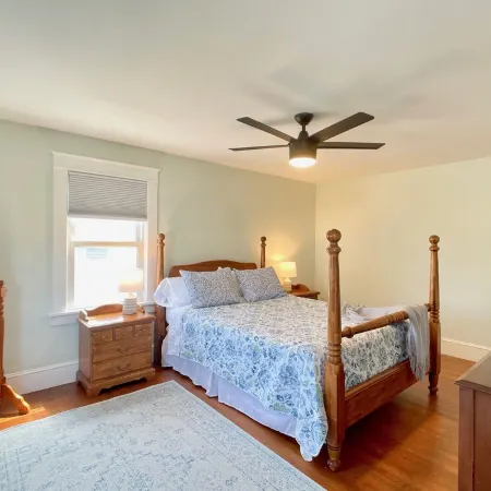 Clean & Cozy 2Bed by the Beach & Newport