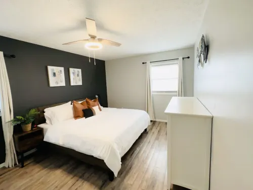 Luxurious Home w/ King bed nr Lake Erie/Parks