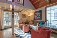 Little House, Cute, Cozy Artist Cottage فنادق في سيدار كي